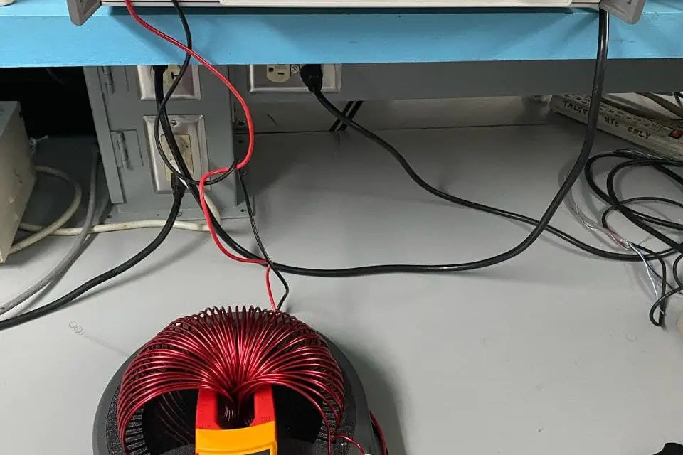 Electrical measurement setup during a qualification run
